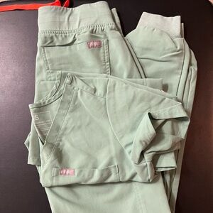 Figs scrub set sage green